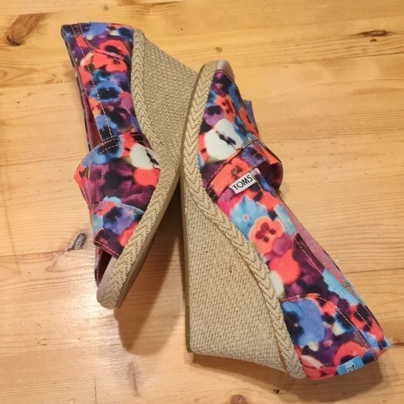 Step into Summer with Toms Oahu Espadrille: Perfect Blend of Style and Comfort - Picture 9 of 15